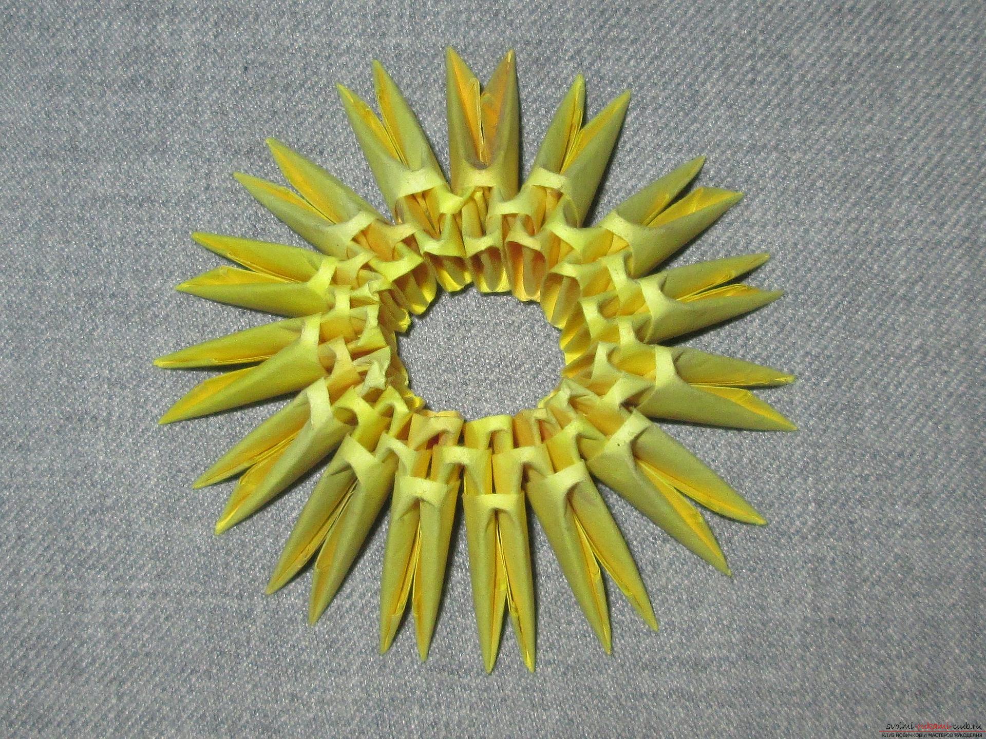 Модульное оригами ваза с цветами станет отличным подарком на 8 Марта, сделанным своими руками.. Фото №2
